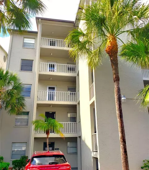 3140 Lake Bayshore Dr #301, Bradenton, FL 34205