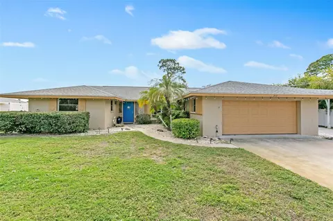 217 Blackburn Rd, Nokomis, FL 34275