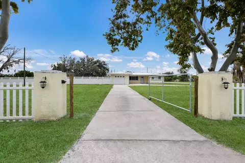 5812 18th Ave E, Bradenton, FL 34208