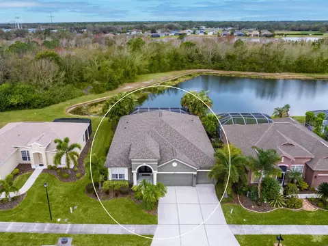 322 Londonderry Dr, Sarasota, FL 34240