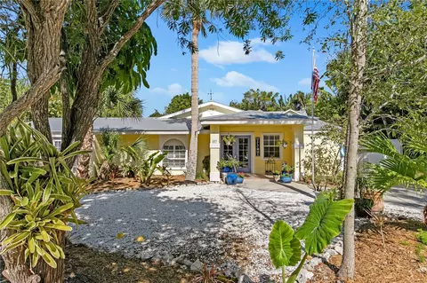 357 Island Cir, Sarasota, FL 34242