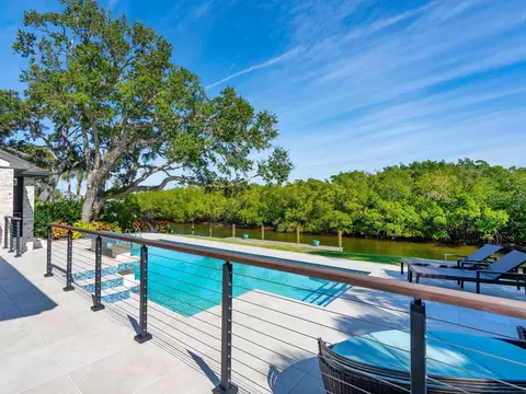 5322 Siesta Cove Dr, Sarasota, FL 34242