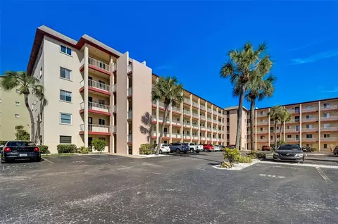 3873 Lake Bayshore Dr #201, Bradenton, FL 34205