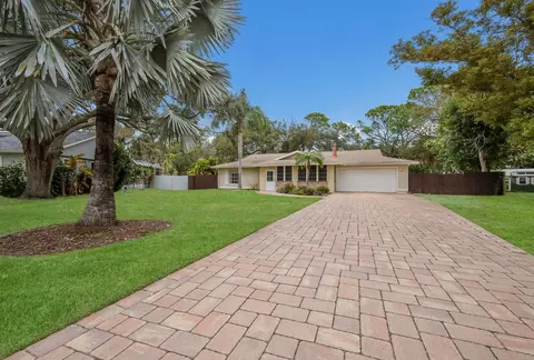 2705 Pursell Cir, Sarasota, FL 34232