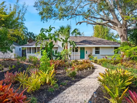 4845 Winchester Dr, Sarasota, FL 34234