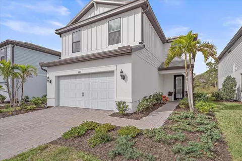 6110 Bluestar Ct, Lakewood Ranch, FL 34211