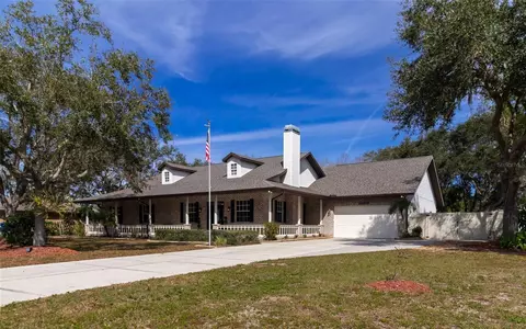 13613 2nd Ave NE, Bradenton, FL 34212