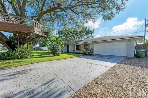 3213 York Dr W, Bradenton, FL 34205