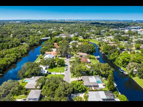 3520 Mineola Dr, Sarasota, FL 34239