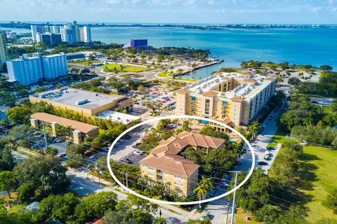 1268 11th St #2305, Sarasota, FL 34236