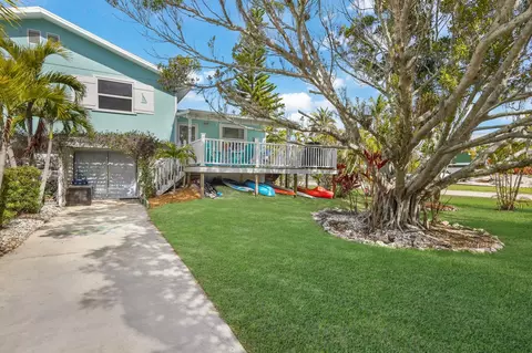 414 80th St #B, Holmes Beach, FL 34217
