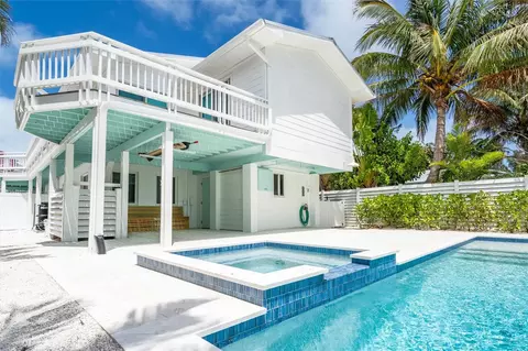 840 N Shore Dr, Anna Maria, FL 34216