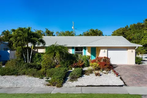 228 85th St, Holmes Beach, FL 34217