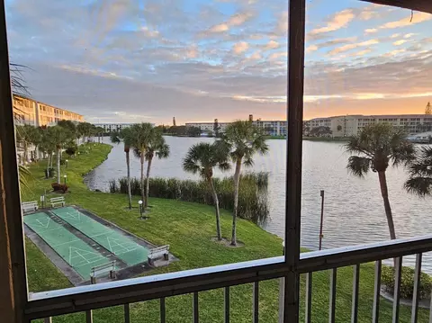 3162 Lake Bayshore Dr #312, Bradenton, FL 34205