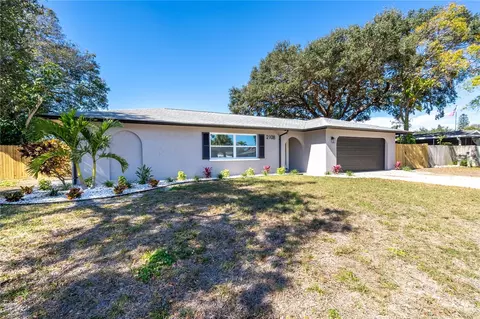 2108 42nd St W, Bradenton, FL 34205
