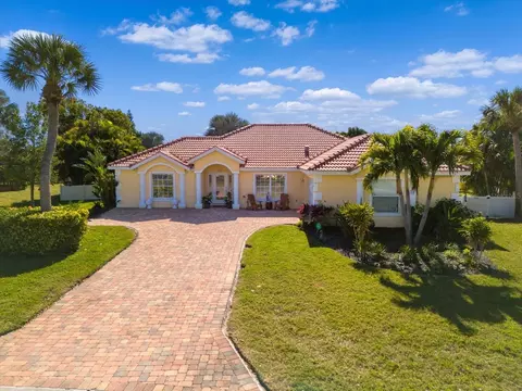 118 Da Vinci Dr, Nokomis, FL 34275