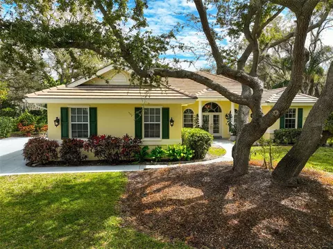 202 Saint James Park, Osprey, FL 34229
