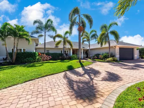 1774 Meadowood St, Sarasota, FL 34231