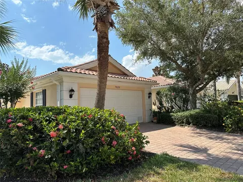 7626 Pesaro Dr, Sarasota, FL 34238