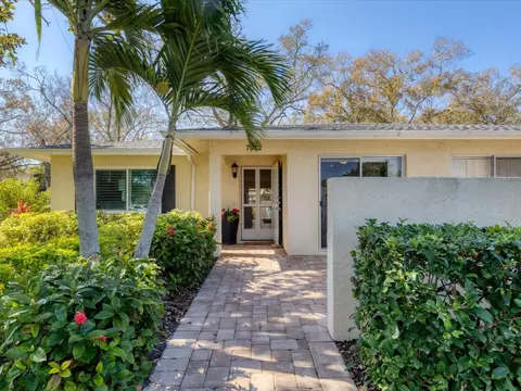 7032 W Country Club Dr N, Sarasota, FL 34243