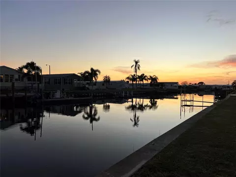 627 Fairmount Dr, North Port, FL 34287