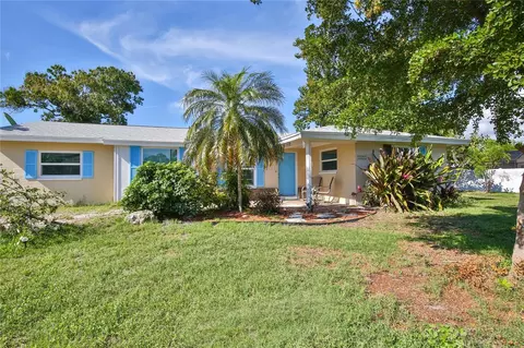 1851 Meadowood St, Sarasota, FL 34231