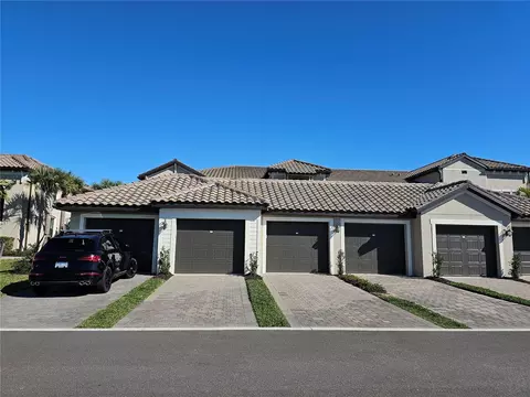 5695 Palmer Cir #201, Bradenton, FL 34211