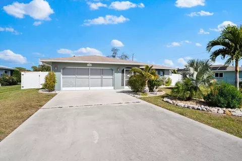 900 Gillespie St, Englewood, FL 34223