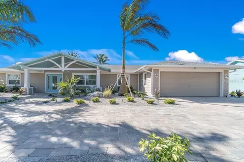 626 Foxworth Ln, Holmes Beach, FL 34217