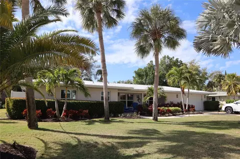 77 Island Cir, Sarasota, FL 34242