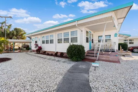 2204 Iowa Ave, Bradenton, FL 34207