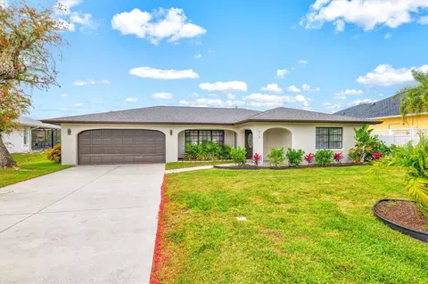 419 Dorchester Dr, Venice, FL 34293