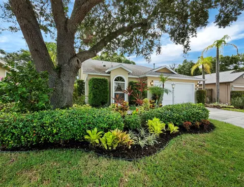 4222 Saint Charles Dr, Sarasota, FL 34243