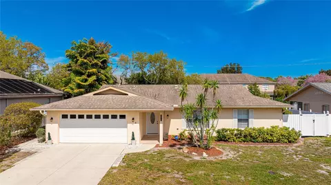3913 Helene St, Sarasota, FL 34233