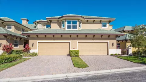 6427 Moorings Point Cir #102, Lakewood Ranch, FL 34202