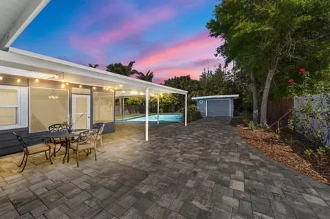 443 Sapphire Dr, Sarasota, FL 34234