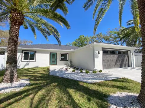 3887 Hawkeye Cir, Sarasota, FL 34232