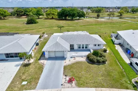 674 Allegheny Dr, Sun City Center, FL 33573