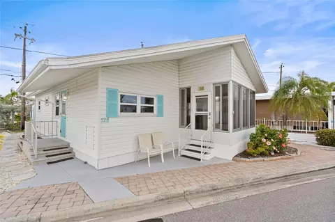 128 N Park Dr, Venice, FL 34285