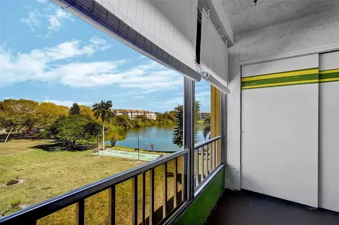 3619 Lake Bayshore Dr #402, Bradenton, FL 34205