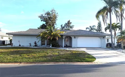 3235 Village Green Dr, Sarasota, FL 34239
