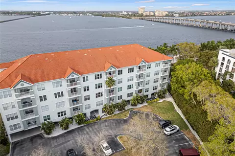 210 3rd St W #8305, Bradenton, FL 34205