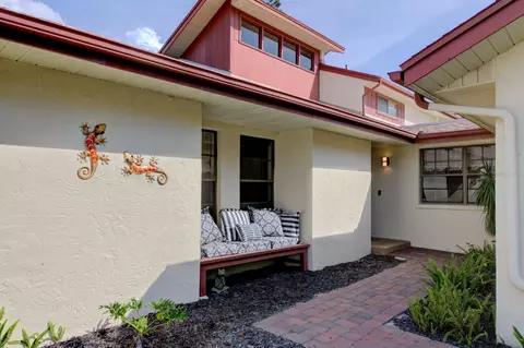 6107 Courtside Dr, Bradenton, FL 34210