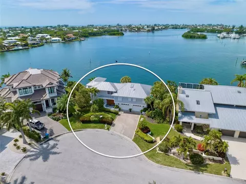 619 N Point Dr, Holmes Beach, FL 34217