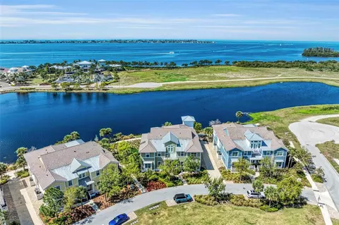 230 Sapphire Lake Dr #201, Bradenton, FL 34209