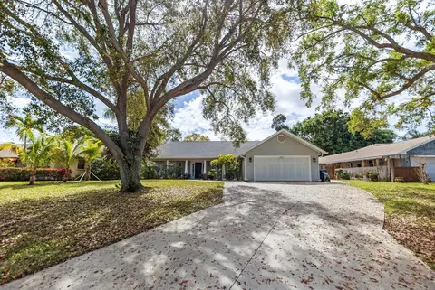8818 12th Ave NW, Bradenton, FL 34209