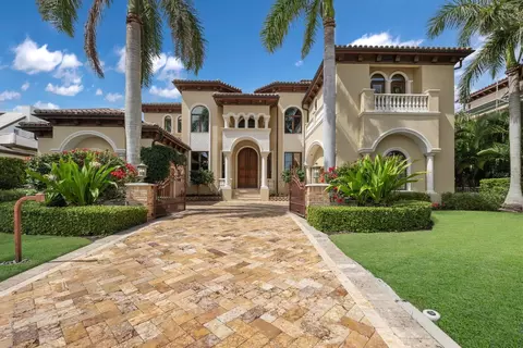 364 W Royal Flamingo Dr, Sarasota, FL 34236