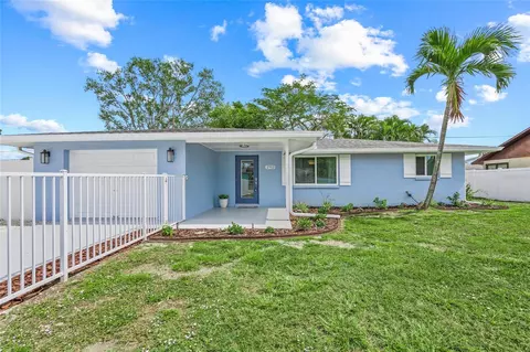 2913 Fiesta Dr, Venice, FL 34293