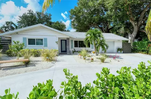 2140 Sunnyside Ln, Sarasota, FL 34239