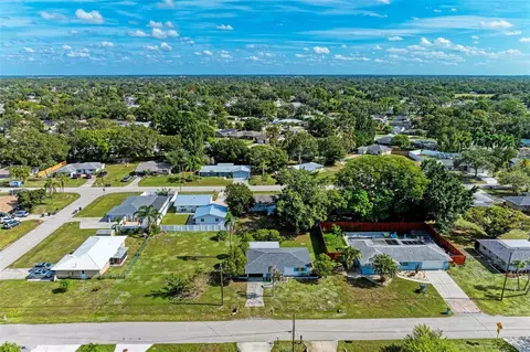 Teal Avenue, Sarasota, FL 34232